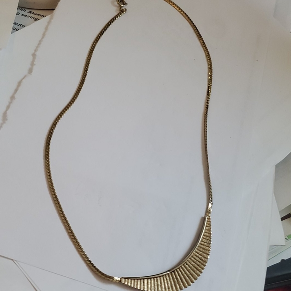 vintage 1970s Avon necklace - Picture 2 of 3